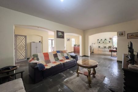 Casa para alugar com 800m², 3 quartos e 4 vagas