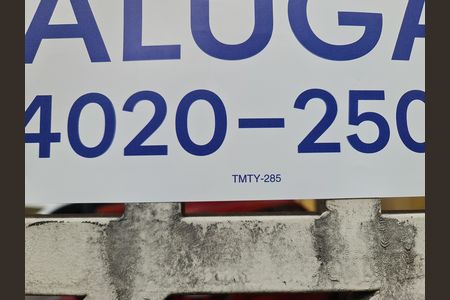 Casa para alugar com 80m², 2 quartos e sem vaga Casa para alugar com 80m², 2 quartos e sem vagaFachada do imóvel com placa QuintoAndar
