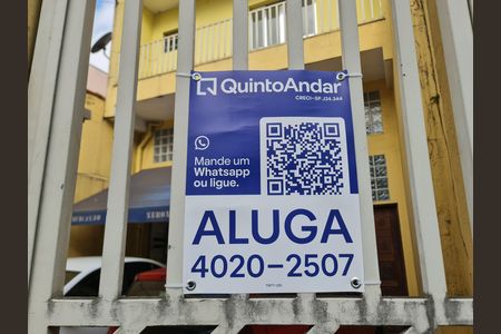 Casa para alugar com 80m², 2 quartos e sem vaga Casa para alugar com 80m², 2 quartos e sem vagaFachada do imóvel com placa QuintoAndar