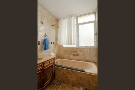 Apartamento à venda com 298m², 3 quartos e 3 vagasBanheiro da Suíte 3