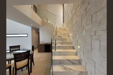 Sala de casa de condomínio para alugar com 4 quartos, 260m² em Shopping Park, Uberlândia