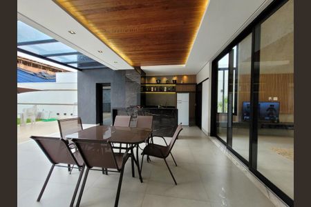 Casa de condomínio para alugar com 260m², 4 quartos e 4 vagas