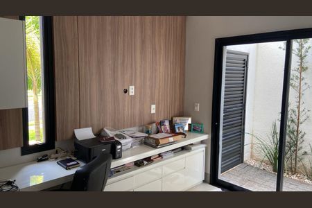Casa de condomínio para alugar com 260m², 4 quartos e 4 vagas