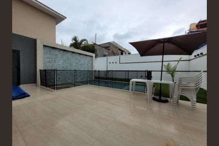 Casa de condomínio para alugar com 260m², 4 quartos e 4 vagas