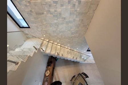 Casa de condomínio para alugar com 260m², 4 quartos e 4 vagas