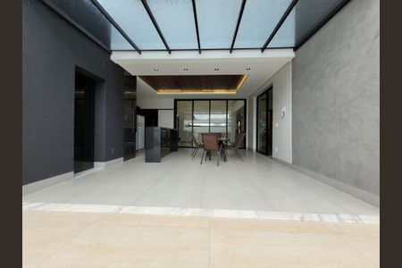 Casa de condomínio para alugar com 260m², 4 quartos e 4 vagas