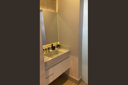Casa de condomínio para alugar com 260m², 4 quartos e 4 vagas