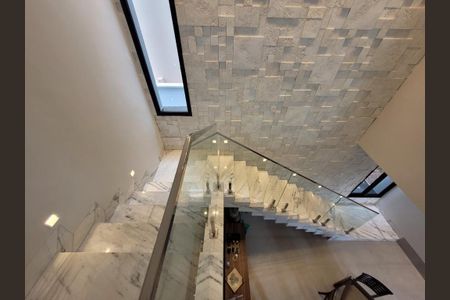 Casa de condomínio para alugar com 260m², 4 quartos e 4 vagas