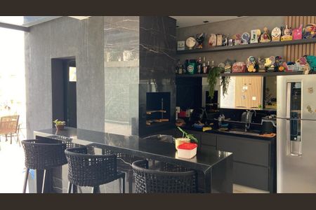 Casa de condomínio para alugar com 260m², 4 quartos e 4 vagas
