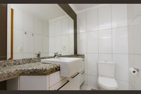 Apartamento para alugar com 55m², 2 quartos e 1 vaga Apartamento para alugar com 55m², 2 quartos e 1 vagaBanheiro 1