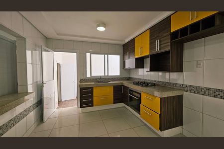 Casa à venda com 169m², 3 quartos e 3 vagas
