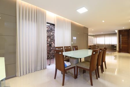 Casa para alugar com 294m², 4 quartos e 2 vagasSala de Jantar