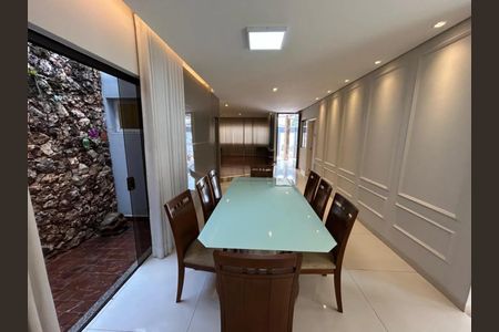 Casa para alugar com 294m², 4 quartos e 2 vagas Casa para alugar com 294m², 4 quartos e 2 vagasSala
