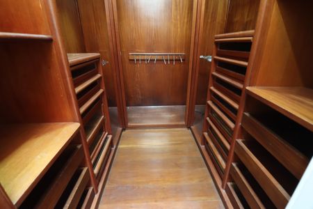 Casa para alugar com 294m², 4 quartos e 2 vagasCloset da Suíte 2