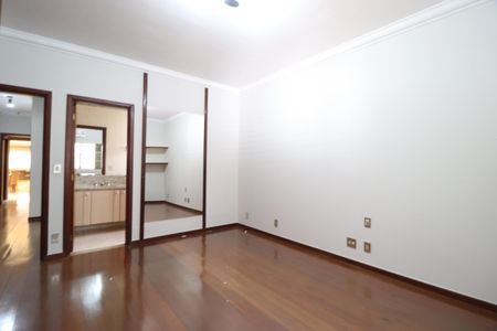 Casa para alugar com 294m², 4 quartos e 2 vagasSuíte
