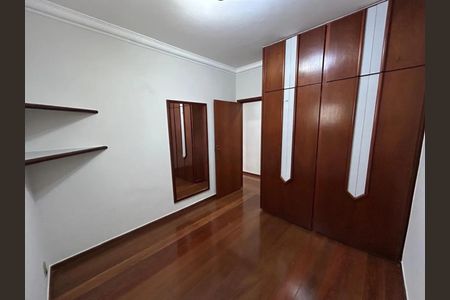 Casa para alugar com 294m², 4 quartos e 2 vagas Casa para alugar com 294m², 4 quartos e 2 vagasQuarto