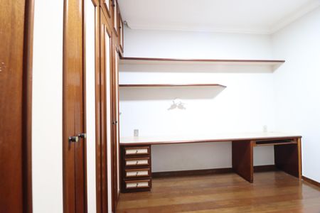 Casa para alugar com 294m², 4 quartos e 2 vagasQuarto 1