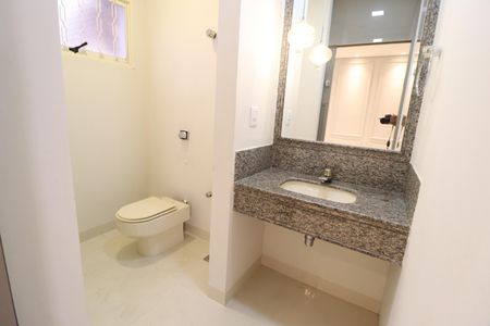 Casa para alugar com 294m², 4 quartos e 2 vagasLavabo