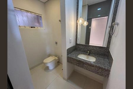 Casa para alugar com 294m², 4 quartos e 2 vagas Casa para alugar com 294m², 4 quartos e 2 vagasBanheiro