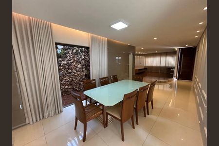 Casa para alugar com 294m², 4 quartos e 2 vagas Casa para alugar com 294m², 4 quartos e 2 vagasSala