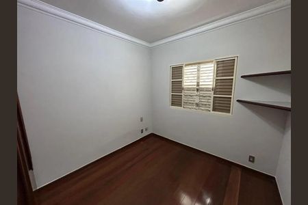 Casa para alugar com 294m², 4 quartos e 2 vagas Casa para alugar com 294m², 4 quartos e 2 vagasQuarto