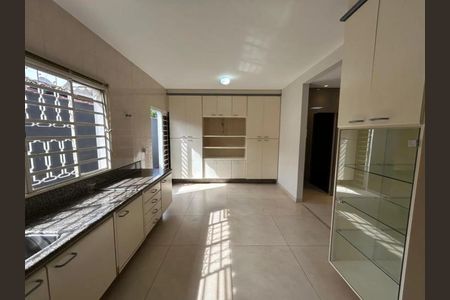 Casa para alugar com 294m², 4 quartos e 2 vagas Casa para alugar com 294m², 4 quartos e 2 vagasCozinha