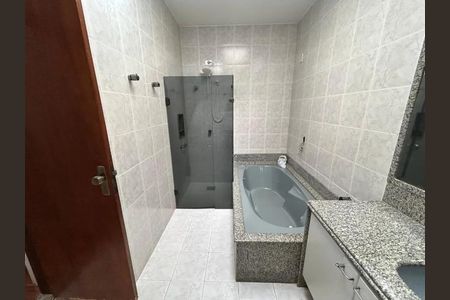 Casa para alugar com 294m², 4 quartos e 2 vagas