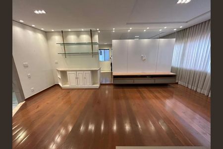 Casa para alugar com 294m², 4 quartos e 2 vagas Casa para alugar com 294m², 4 quartos e 2 vagasSala