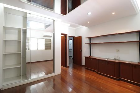 Casa para alugar com 294m², 4 quartos e 2 vagasSuíte 2