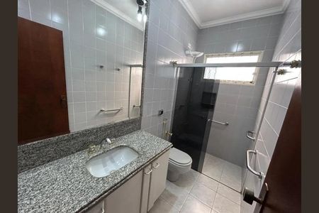Casa para alugar com 294m², 4 quartos e 2 vagas Casa para alugar com 294m², 4 quartos e 2 vagasBanheiro 2