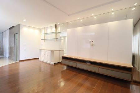 Casa para alugar com 294m², 4 quartos e 2 vagasSala