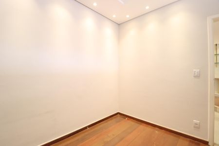Casa para alugar com 294m², 4 quartos e 2 vagasEscritório