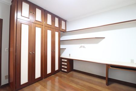 Casa para alugar com 294m², 4 quartos e 2 vagasQuarto 1