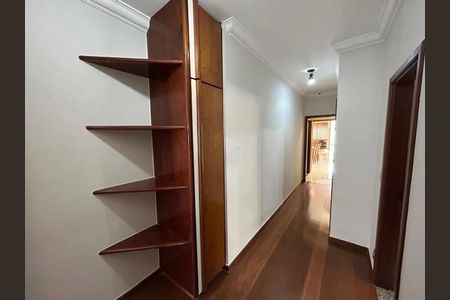 Casa para alugar com 294m², 4 quartos e 2 vagas Casa para alugar com 294m², 4 quartos e 2 vagasQuarto