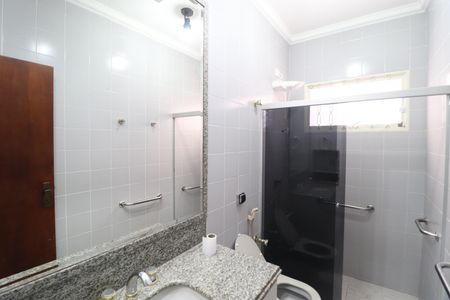 Casa para alugar com 294m², 4 quartos e 2 vagasBanheiro Social