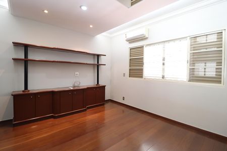 Casa para alugar com 294m², 4 quartos e 2 vagasSuíte 2