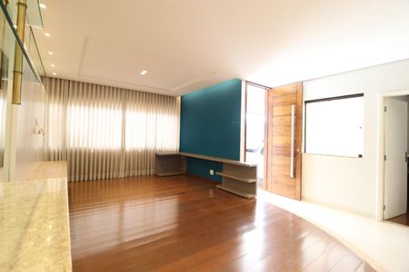 Sala de casa para alugar com 4 quartos, 294m² em Brasil, Uberlândia