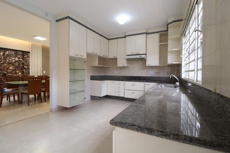 Casa para alugar com 294m², 4 quartos e 2 vagasCozinha