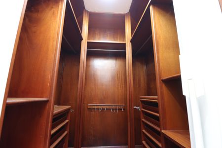 Casa para alugar com 294m², 4 quartos e 2 vagasCloset da Suíte 2