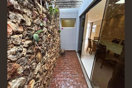 Casa para alugar com 294m², 4 quartos e 2 vagas Casa para alugar com 294m², 4 quartos e 2 vagasSala