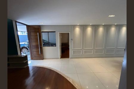Casa para alugar com 294m², 4 quartos e 2 vagas Casa para alugar com 294m², 4 quartos e 2 vagasSala