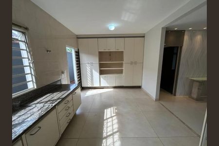 Casa para alugar com 294m², 4 quartos e 2 vagas Casa para alugar com 294m², 4 quartos e 2 vagasCozinha