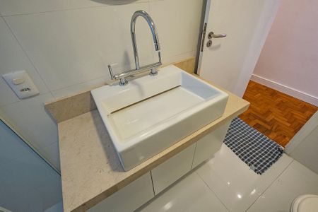 Apartamento à venda com 127m², 2 quartos e 1 vaga Apartamento à venda com 127m², 2 quartos e 1 vagaBanheiro