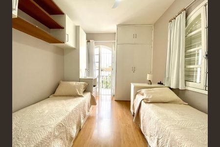 Casa à venda com 160m², 4 quartos e 3 vagas