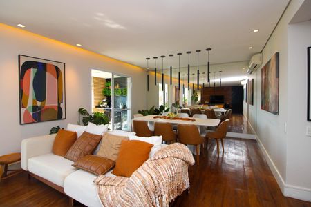 Apartamento à venda com 200m², 3 quartos e 3 vagas Apartamento à venda com 200m², 3 quartos e 3 vagasSala
