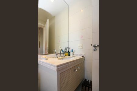 Apartamento à venda com 200m², 3 quartos e 3 vagas Apartamento à venda com 200m², 3 quartos e 3 vagasBanheiro Suíte 1