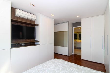 Apartamento à venda com 200m², 3 quartos e 3 vagas Apartamento à venda com 200m², 3 quartos e 3 vagasSuíte 2