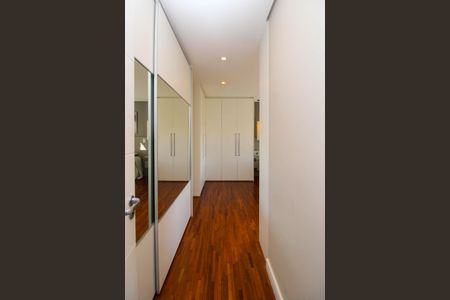 Apartamento à venda com 200m², 3 quartos e 3 vagas Apartamento à venda com 200m², 3 quartos e 3 vagasSuíte 2