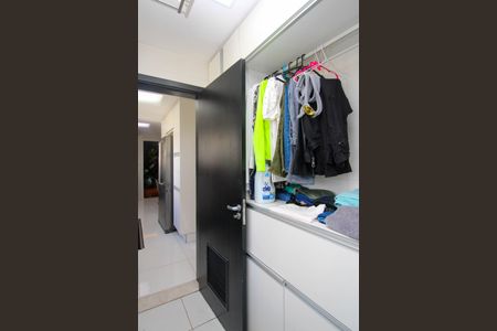 Apartamento à venda com 200m², 3 quartos e 3 vagas Apartamento à venda com 200m², 3 quartos e 3 vagasÁrea de Serviço