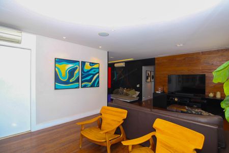 Apartamento à venda com 200m², 3 quartos e 3 vagas Apartamento à venda com 200m², 3 quartos e 3 vagasSala